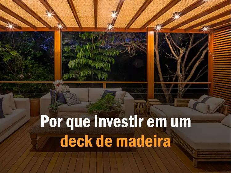 deck de madeira e pergolado com cobertura de bambu