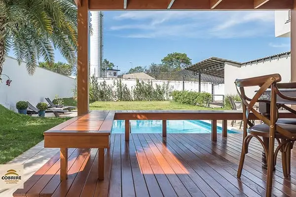 banco em L para deck pergolado