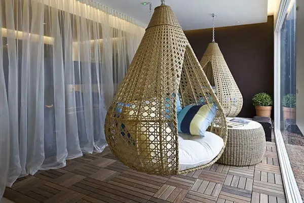 deck modular com futons e almofadas