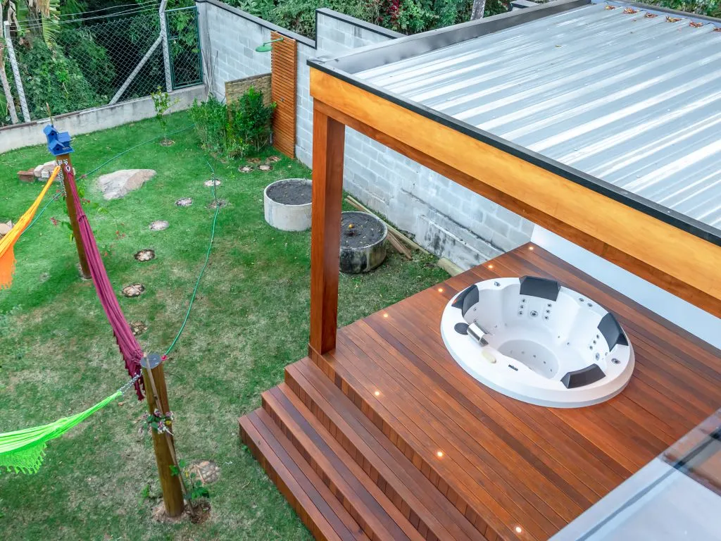 pergolado de madeira no spa